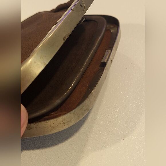 Antuque french leather coin purse with a metal clasp - Picture 7 of 7